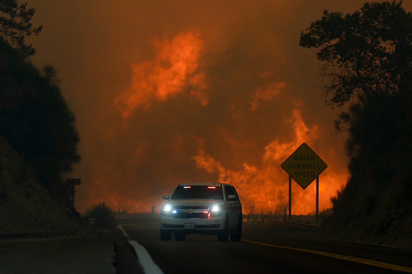 wildfire-burning-east-of-la-sparks-mandatory-evacuations