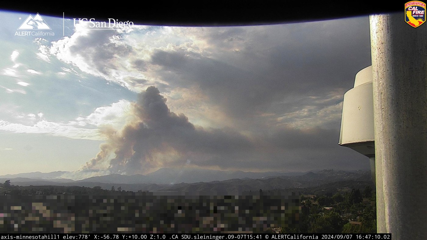 crews-battle-huge-brush-fire-in-camp-pendleton