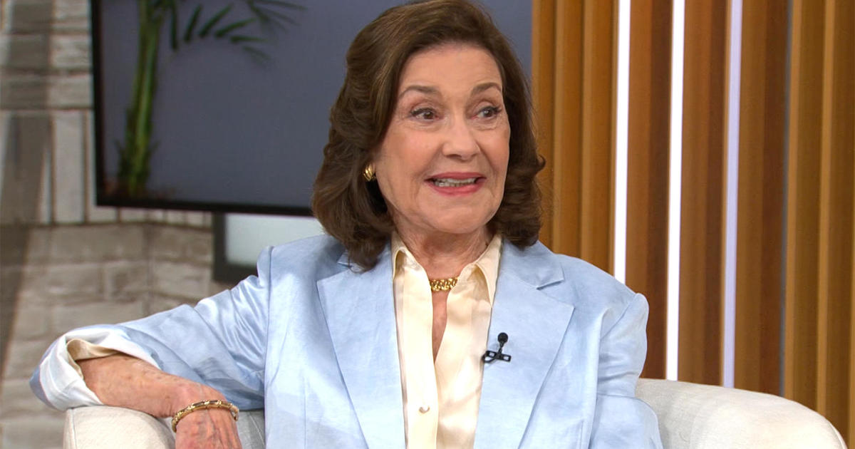 kelly-bishop-on-new-memoir,-why-she-enjoys-playing-strong-women-like-emily-gilmore