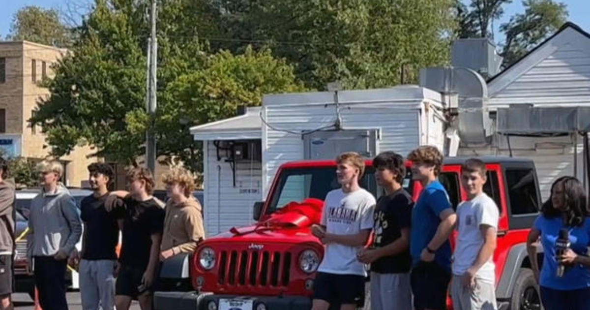 virginia-high-school-students-surprise-janitor-with-suv