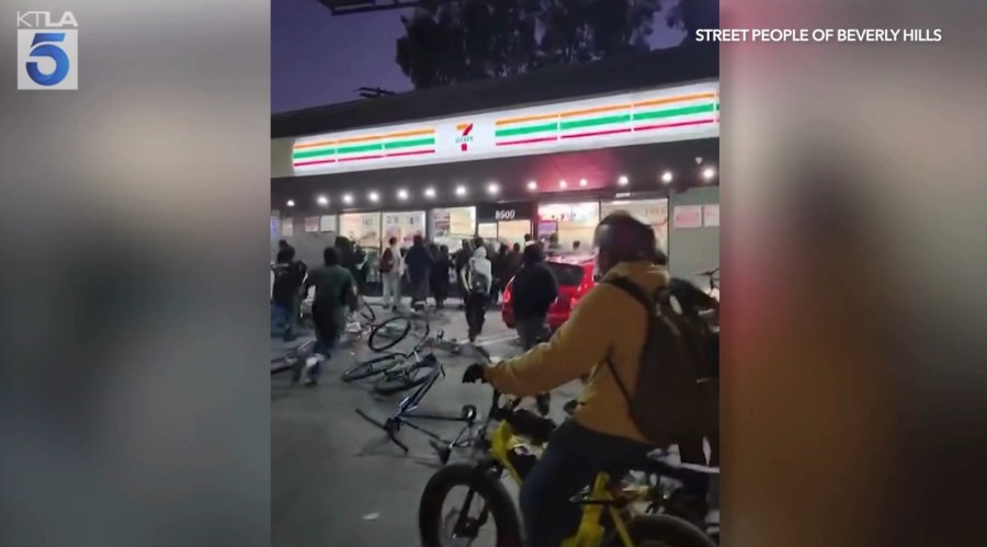 50-juveniles-ransack-7-eleven-in-los-angeles