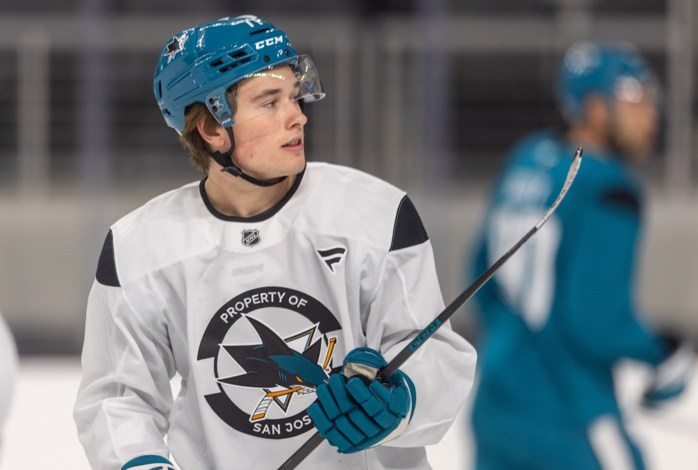 celebrini,-smith-will-face-adversity-as-nhl-rookies.-here’s-why-the-sharks-aren’t-worried