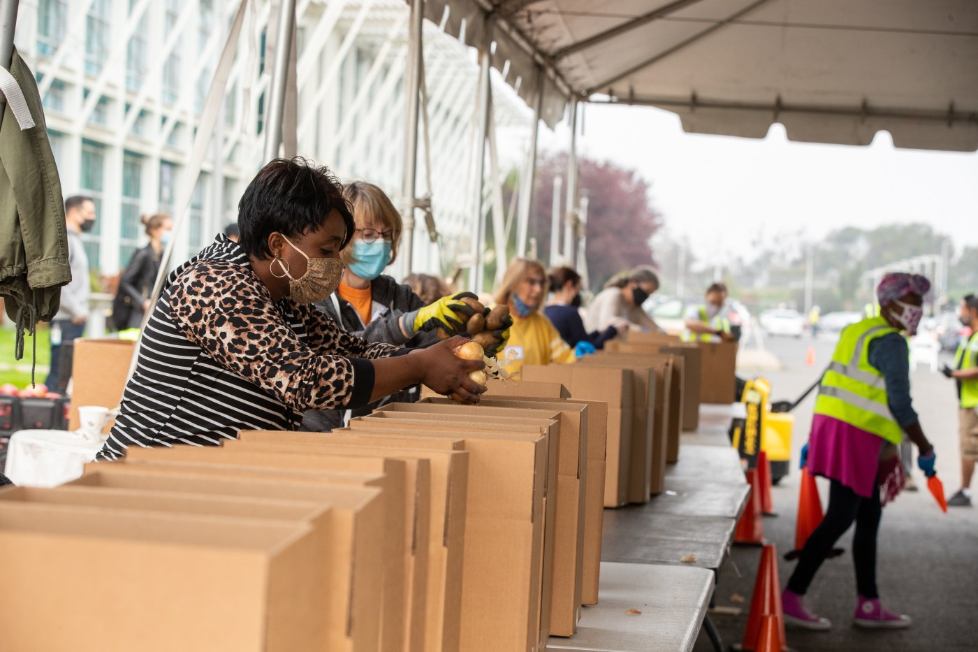 alameda-food-bank-at-risk-in-lawsuit-over-city-parking-lot