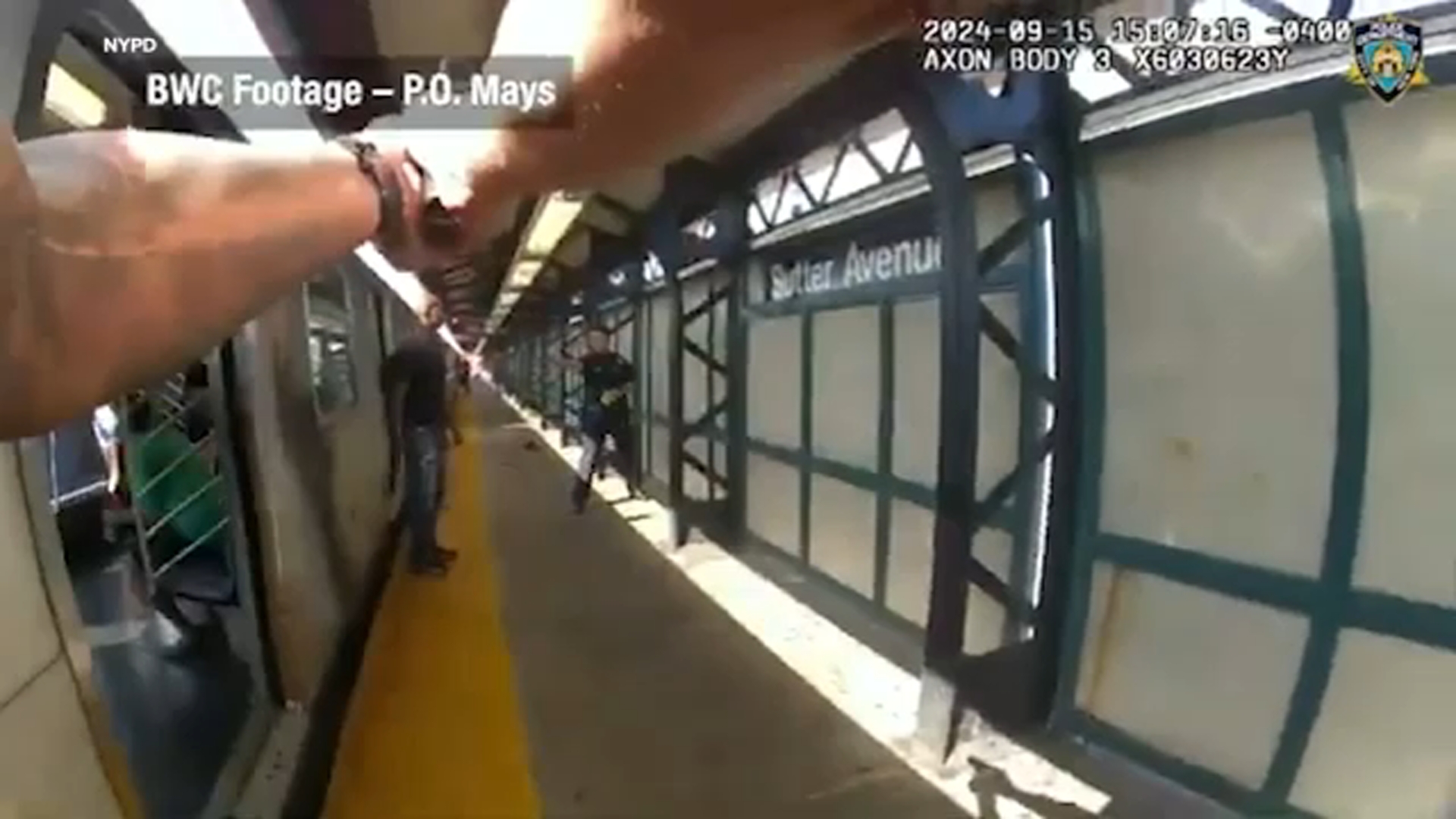 bodycam-video-shows-nypd-officers-firing-at-man-with-knife-in-subway-shooting-that-wounded-4