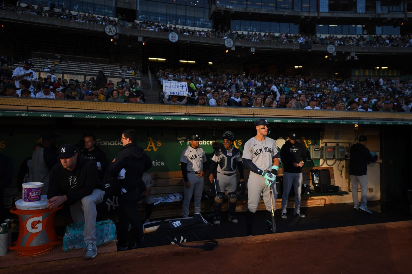 aaron-judge,-giancarlo-stanton-rock-a’s-in-yankees’-penultimate-game-at-coliseum