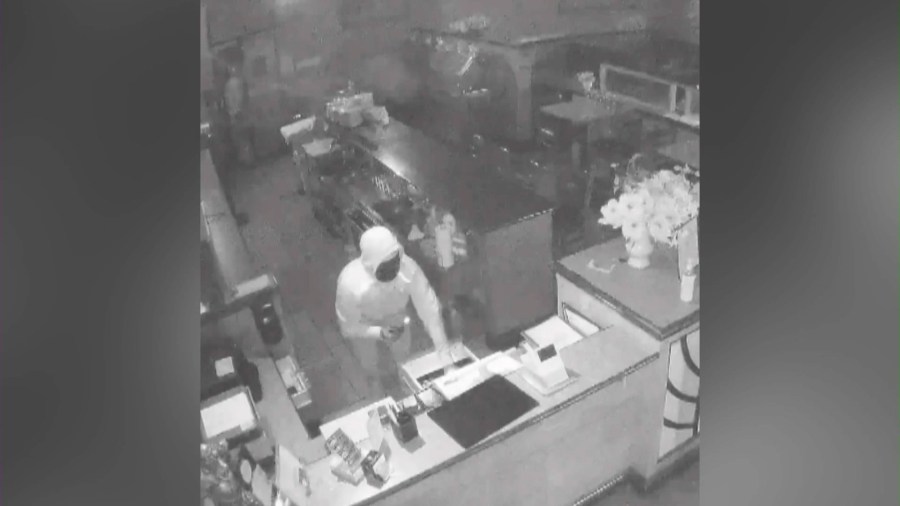 video-captures-burglars-ransacking-businesses-in-huntington-beach