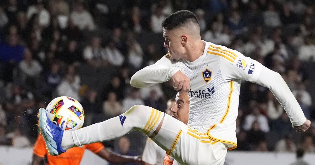 el-la-galaxy-golea-al-whitecaps-y-se-consolida-en-la-cima-del-oeste;-el-lafc-cae-en-dallas