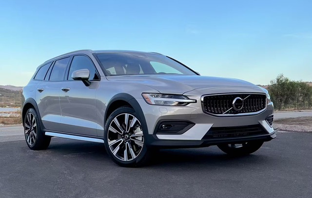 2024 Volvo V60: wagon love remains