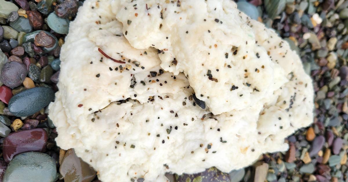 mysterious-white-blobs-washing-up-on-canadian-beaches-stump-experts