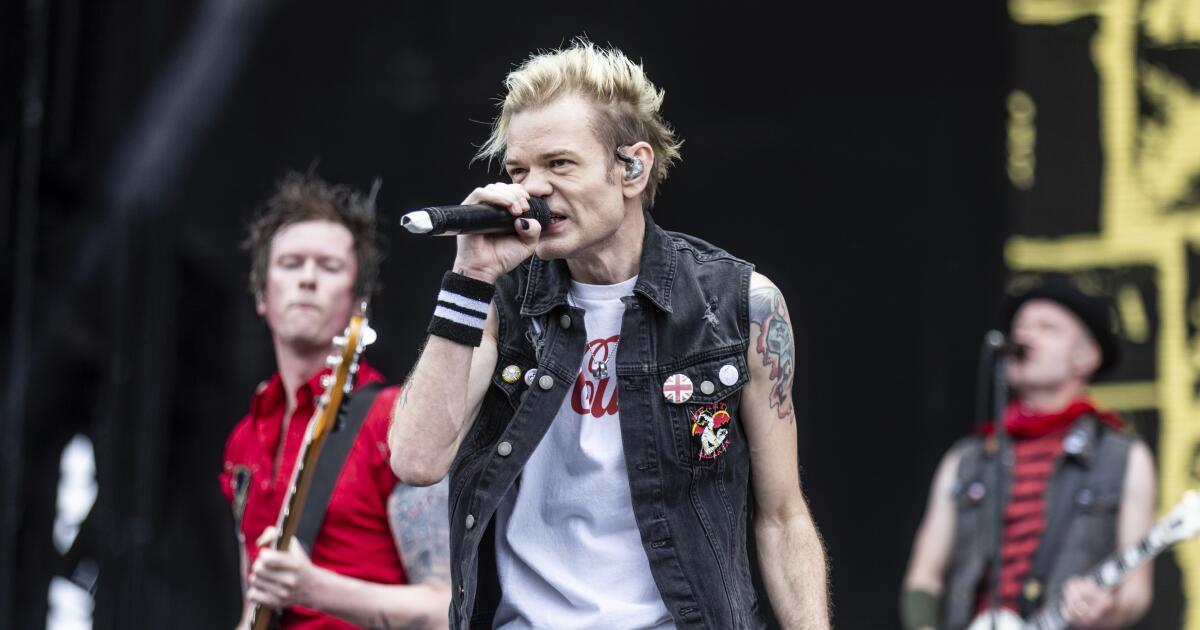 deryck-whibley-insists-he’s-‘not-a-liar’-after-ex-manager-denies-sexual-coercion-claims