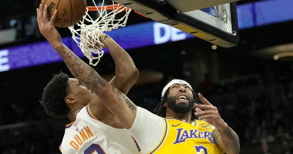 lakers-beat-suns-behind-rookie-dalton-knecht’s-best-preseason-game-yet