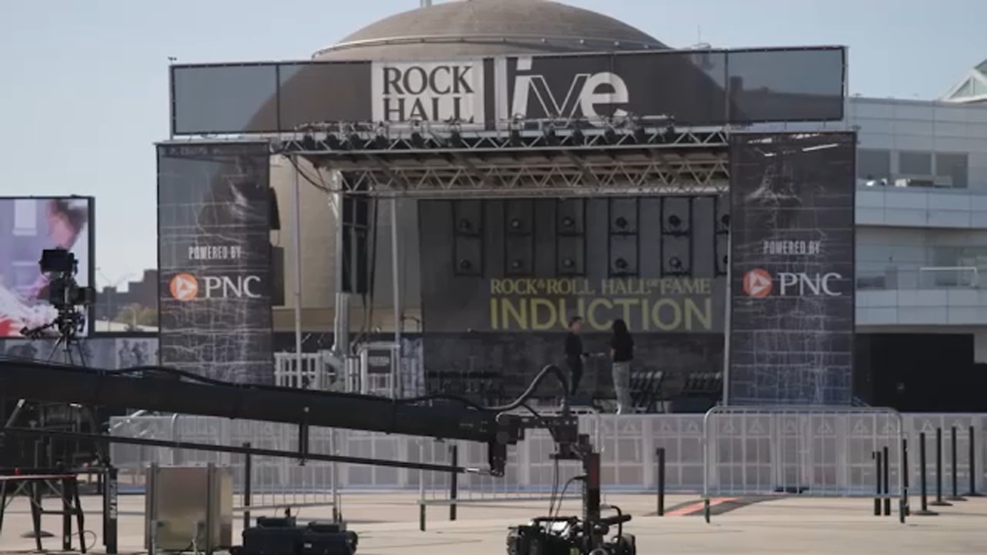 rock-&-roll-hall-of-fame-gets-ready-for-big-night,-welcomes-2024-inductees,-fans-to-cleveland