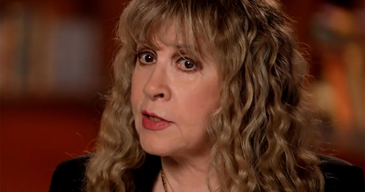 stevie-nicks-on-“the-lighthouse,”-her-rallying-cry-for-women’s-rights