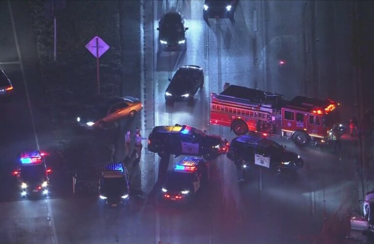 1 dead, 1 in critical condition after suspected wrong-way crash on 405 Fwy in Carson