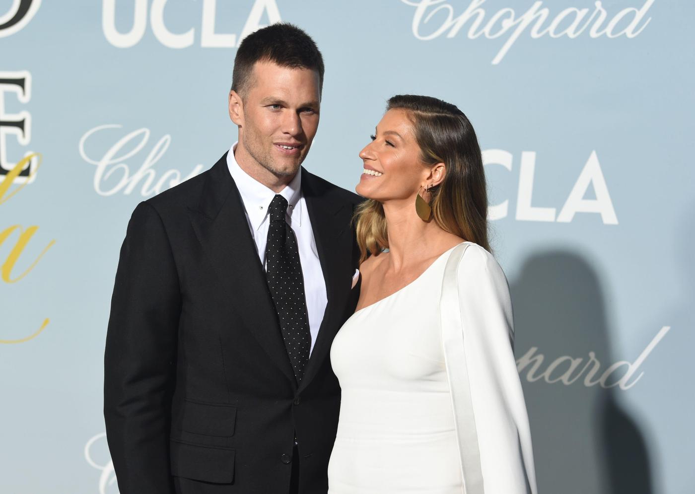 tom-brady-learned-about-gisele-bundchen’s-pregnancy-from-her,-not-the-media