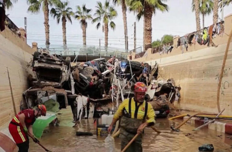 Eye Opener: Rescue operations continue in Spain after flooding