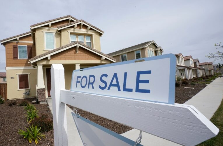 Average age of U.S. homebuyers rises to 56, all-time high