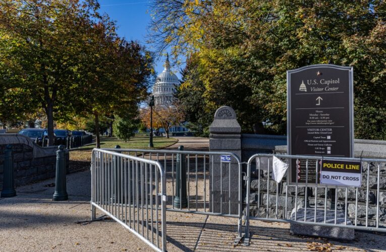 U.S. Capitol Police arrest man with torch, flare gun