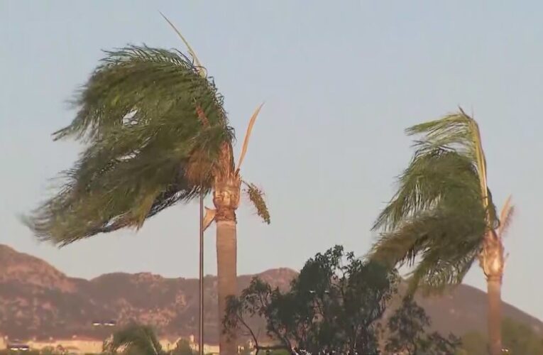 Santa Anas bring hurricane-force gusts, ‘EXTREME’ fire danger