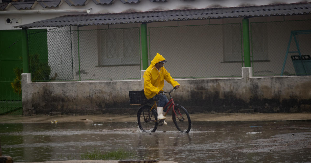 hurricane-rafael-knocks-out-power-in-cuba,-weeks-after-nationwide-blackout