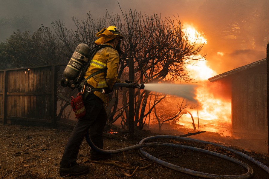 thousands-in-southern-california-without-power-as-santa-ana-winds-wreak-havoc