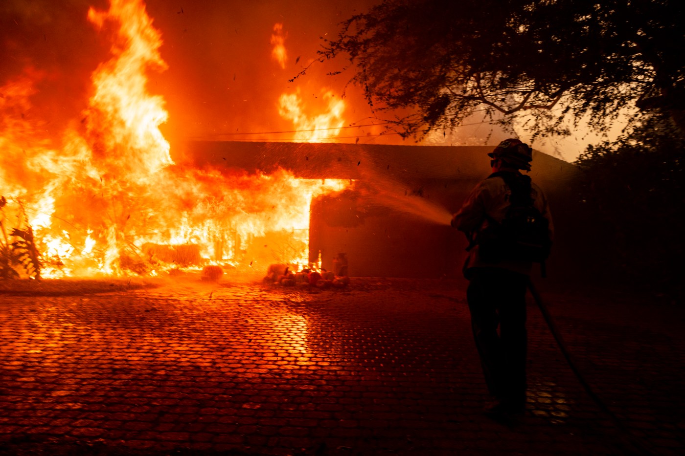 photos:-mountain-fire-exploded-to-10,457-acres-in-just-over-5-hours