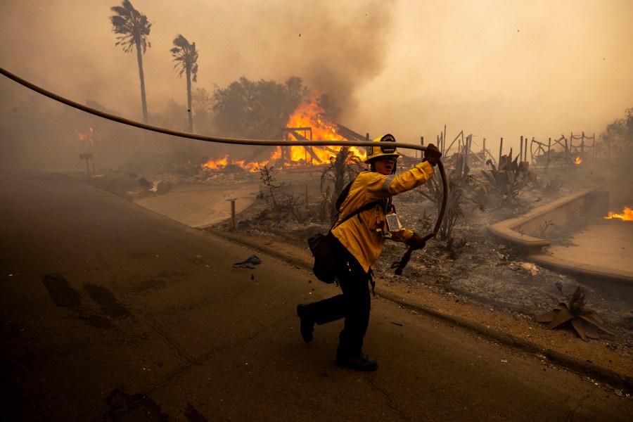 mountain-fire-explodes-to-10,500-acres;-countless-homes-destroyed