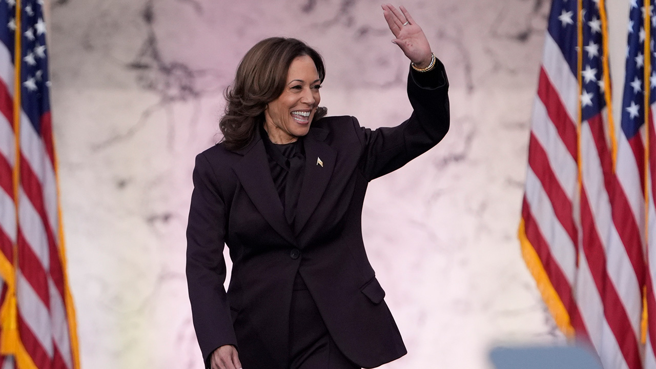 joe-biden-gets-blamed-by-harris-allies-for-the-vice-president’s-resounding-loss