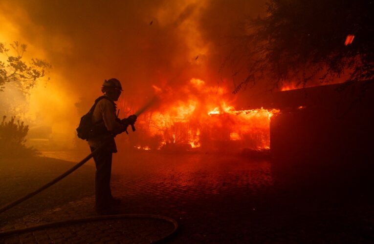 Live updates: Wind-driven Mountain Fire burns dozens of homes, threatens thousands more