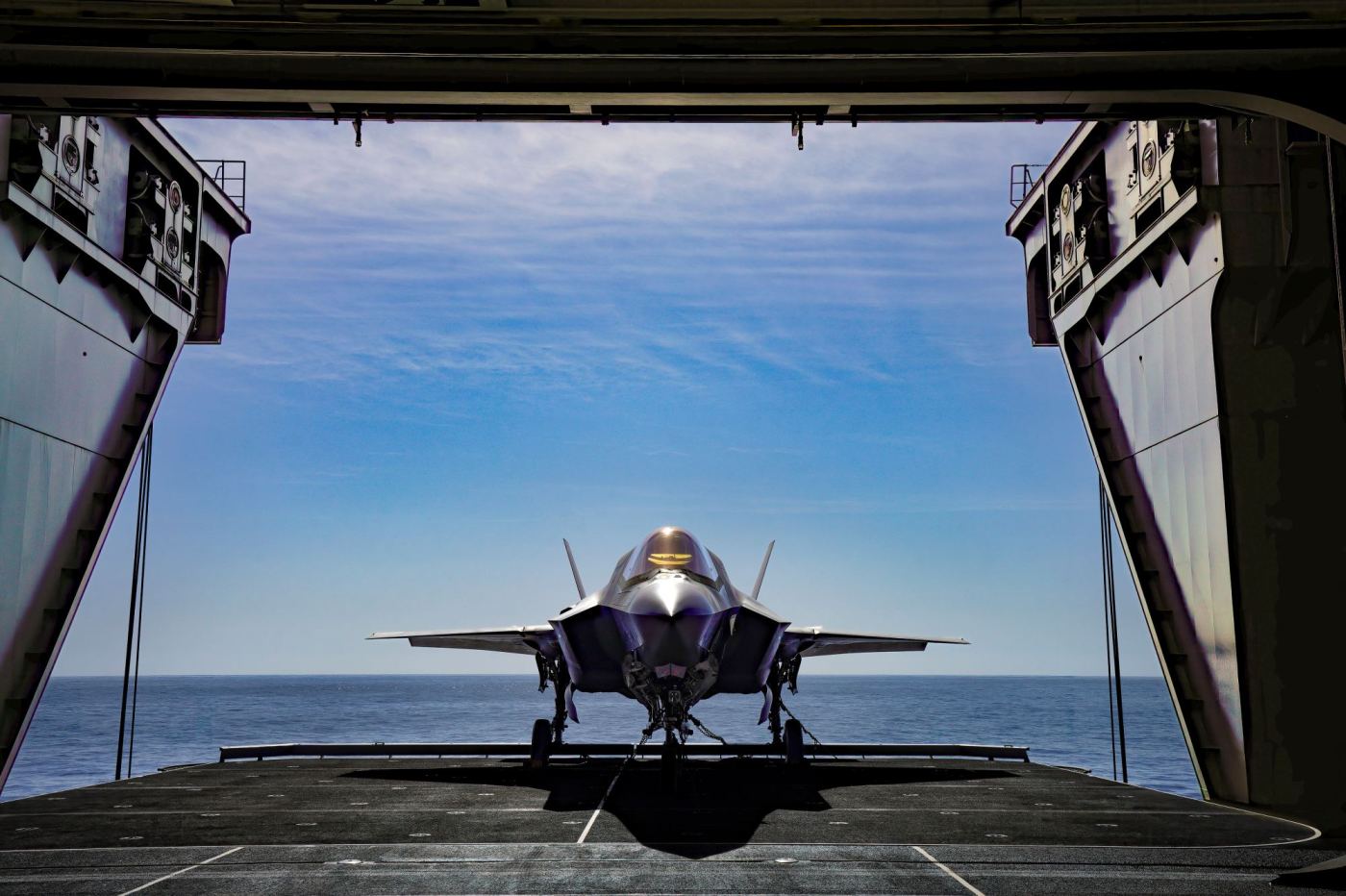 in-a-deepening-alliance,-japanese-aircraft-carrier-finishes-testing-us.-fighter-jets-off-san-diego