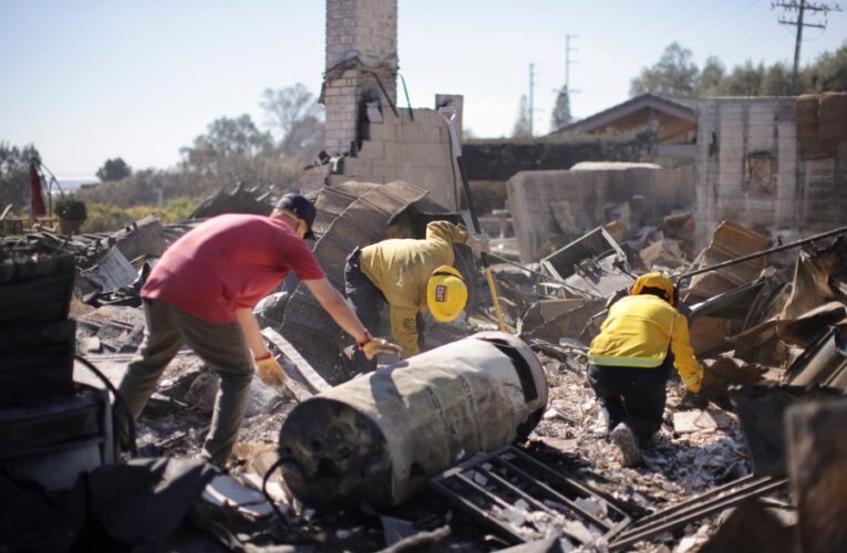 Mountain Fire pushes north after destroying more than 100 homes; containment at 7%