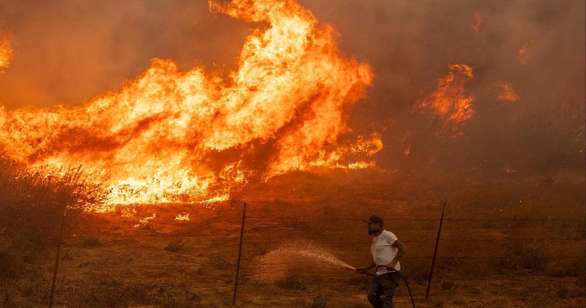 winds-still-driving-mountain-fire-that’s-destroyed-hundreds-of-homes-in-southern-california