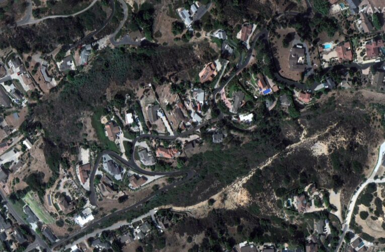 Destruction from Mountain fire shown in before-and-after satellite photos