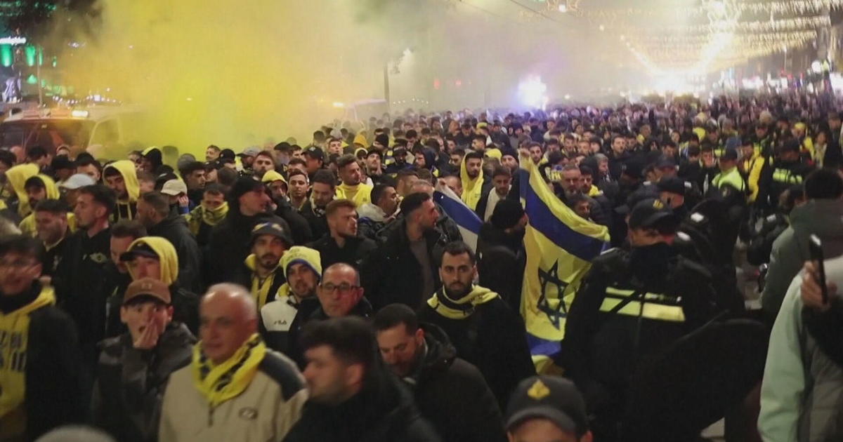 israeli-soccer-fans-attacked-in-amsterdam-by-antisemitic-rioters,-officials-say