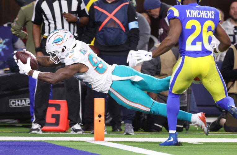 Dolphins score on opening drive and sputtering Rams offense can never catch them