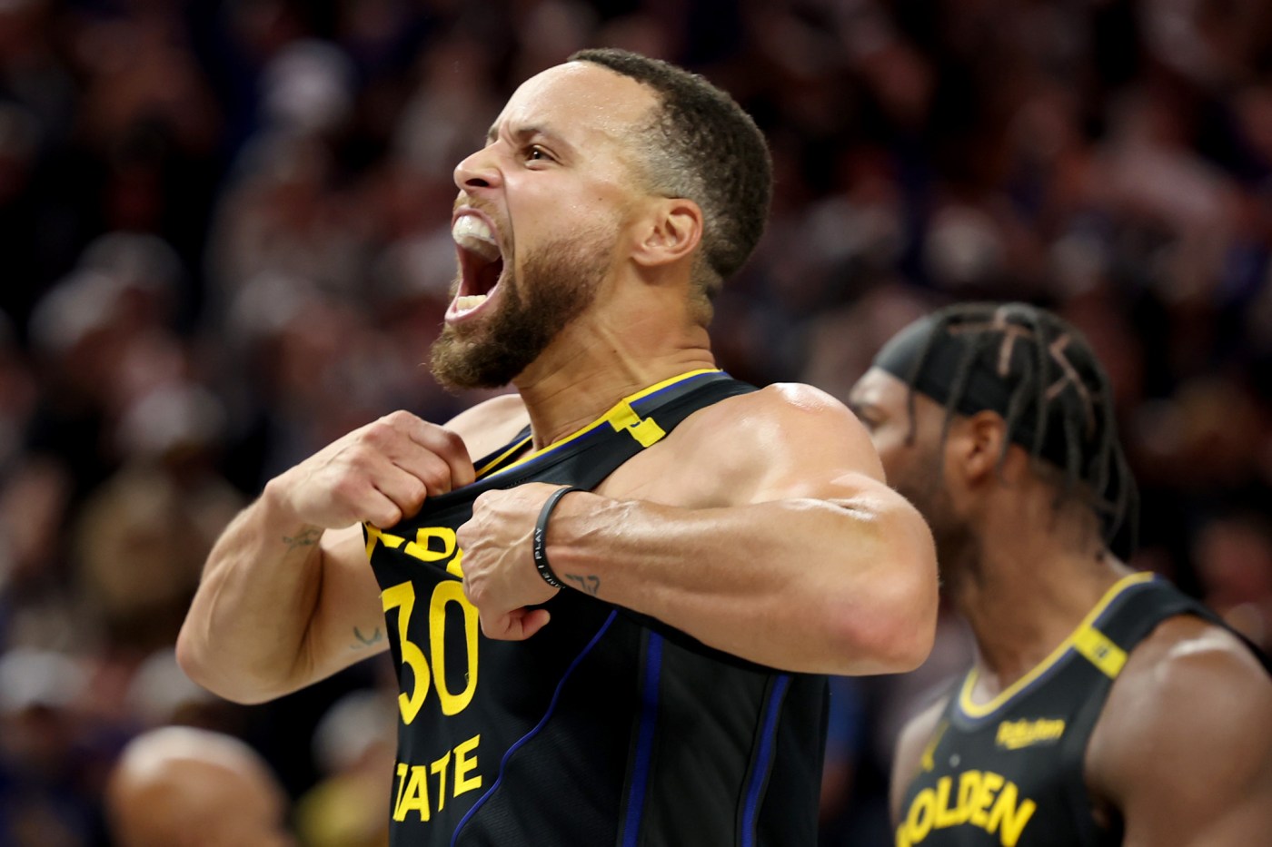 steph-curry-steals-the-show-for-warriors-in-emotional-klay-thompson-homecoming