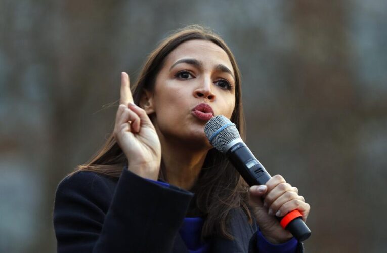 Abcarian: How could voters choose both Trump and AOC? Pay attention, Democrats