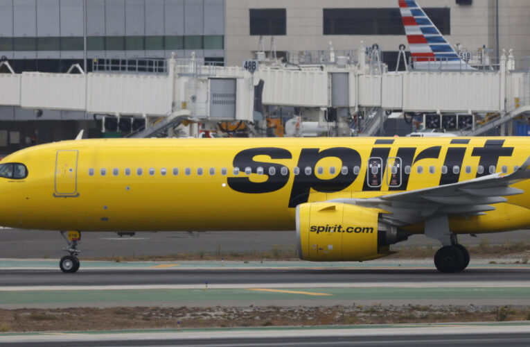 Spirit Airlines mulls bankruptcy, sending its stock price into nosedive