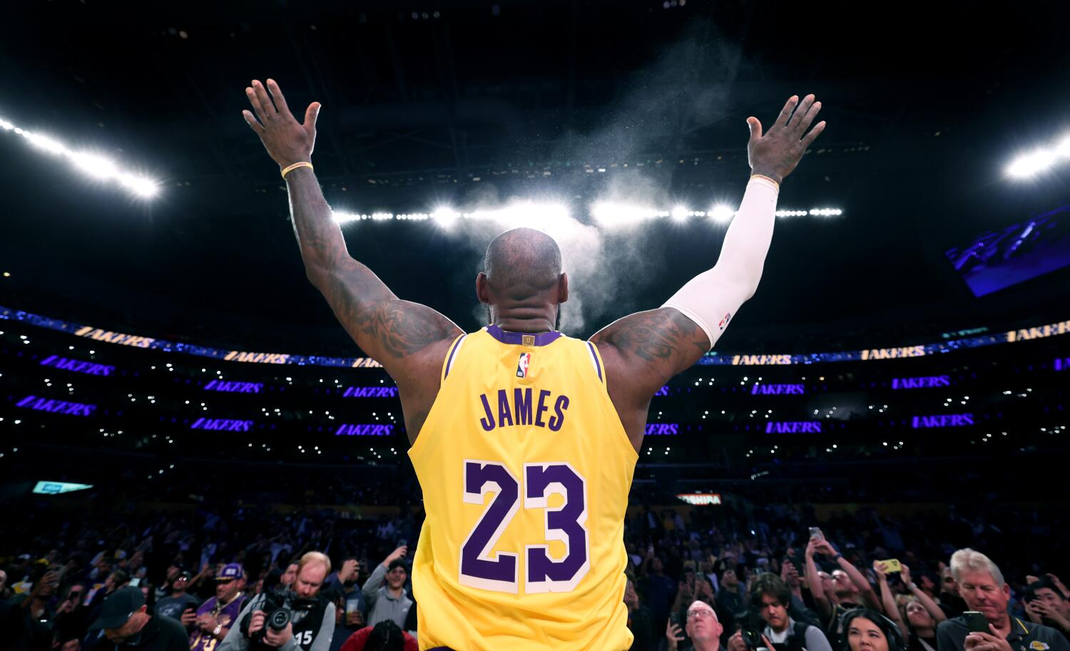 another-lebron-james-triple-double-leads-lakers-to-third-win-in-a-row