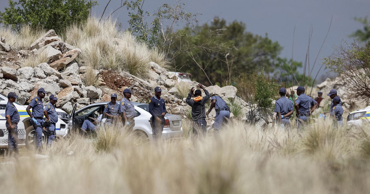 south-africa-is-trying-to-starve-4,000-miners-out-of-an-illegal-mine