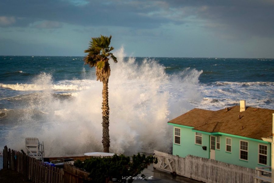 king-tides-return-to-san-diego’s-coastline,-thanks-to-the-beaver-moon