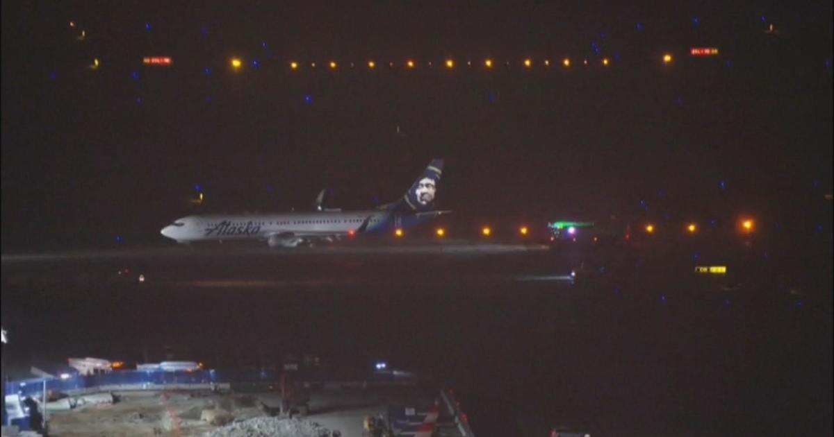 alaska-airlines-flight-from-dulles-makes-emergency-landing-at-lax