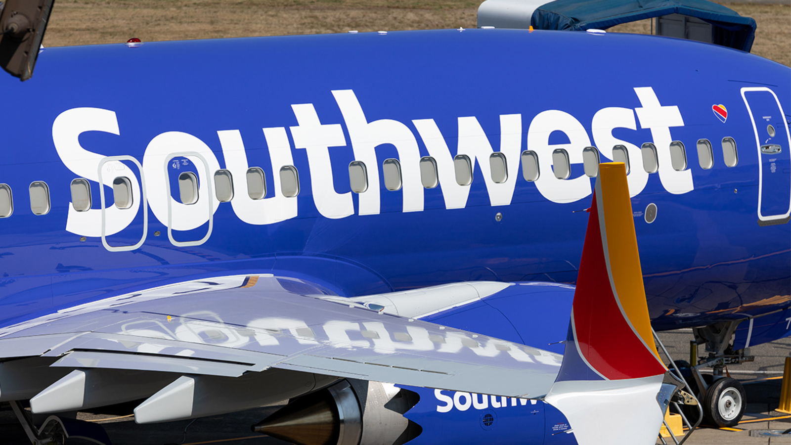 houston-bound-southwest-flight-out-of-denver-delayed-after-phone-catches-fire;-2-people-injured