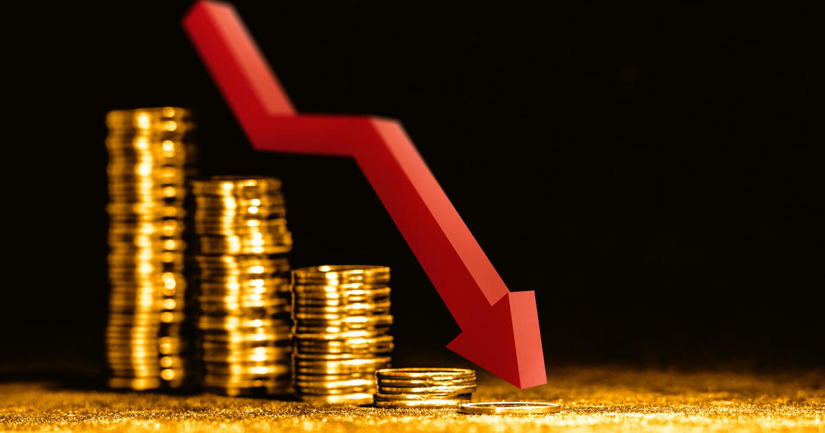 as-gold’s-price-falls,-investors-should-remember-these-3-things