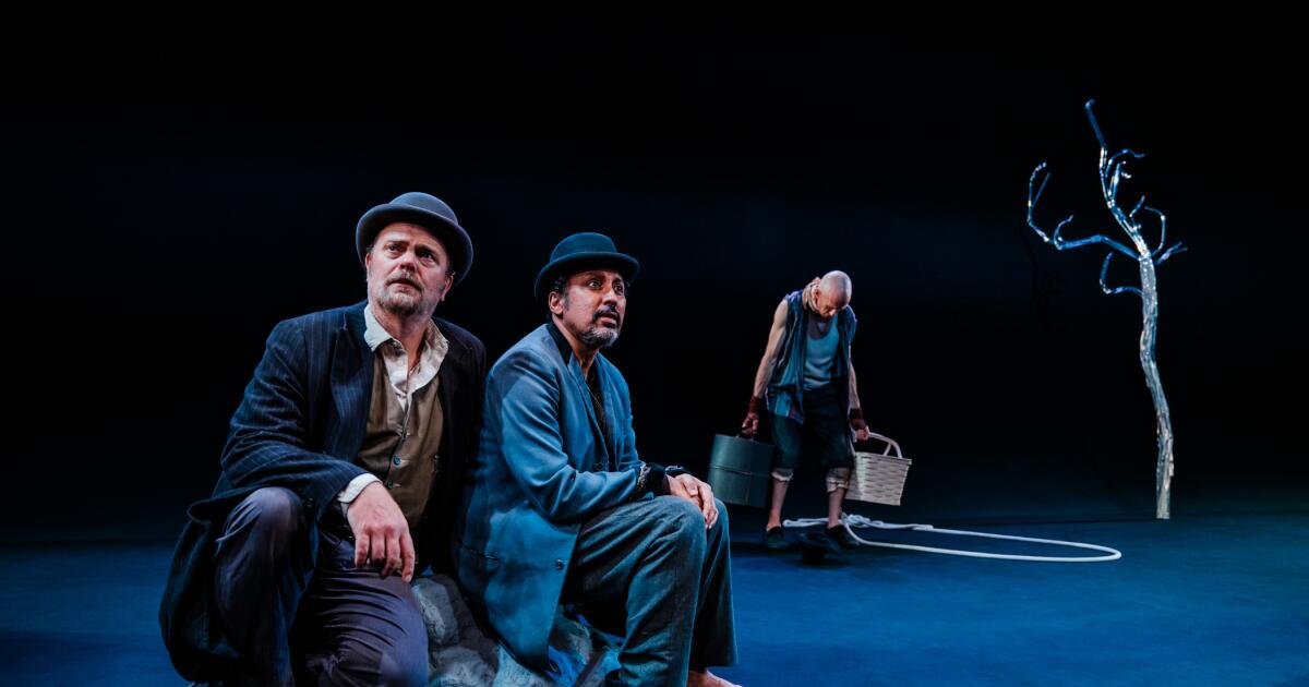 review:-rainn-wilson-and-aasif-mandvi-lead-a-‘godot’-that’s-well-worth-the-wait