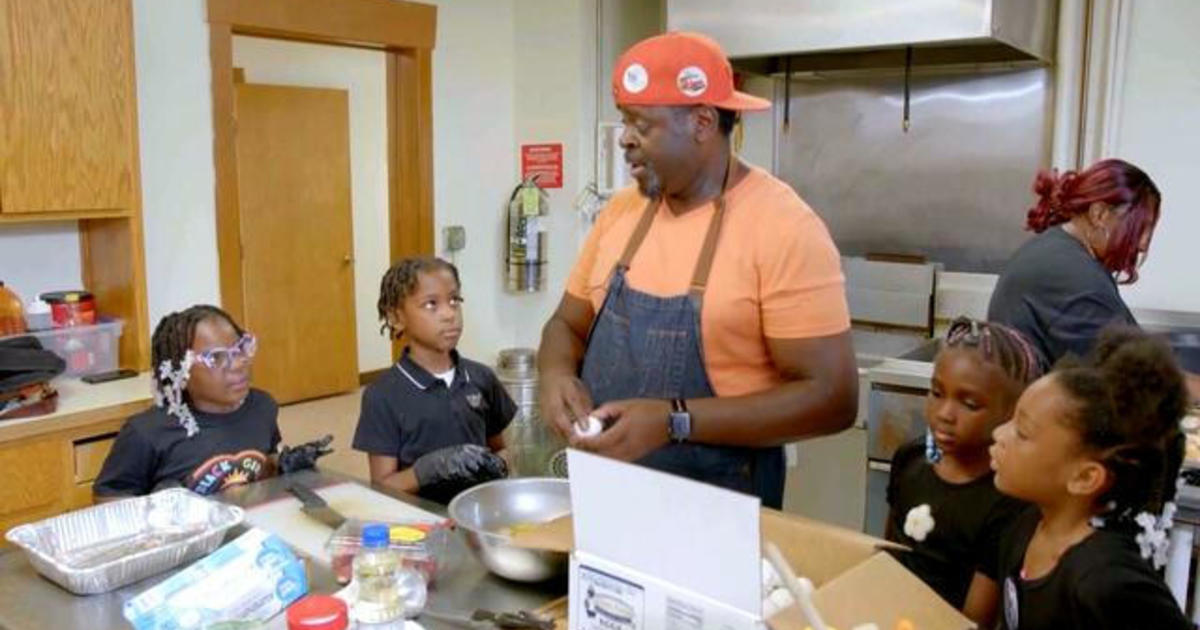 eye-on-america:-chef-teaches-kids-healthy-recipes,-and-examining-the-“sandwich-generation”