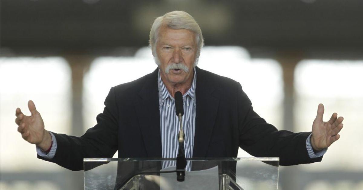 bela-karolyi,-polarizing-us.-gymnastics-coach,-dies-at-82