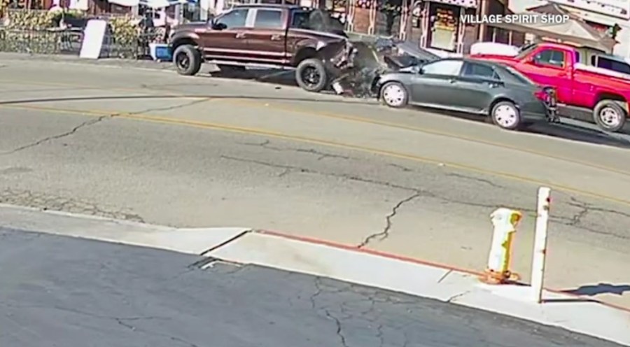 video:-car-crashes-into-fallbrook-cafe