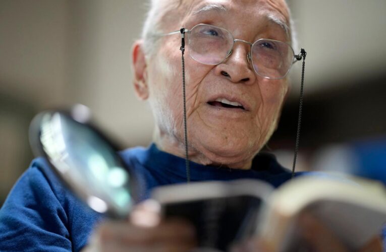 Shuntaro Tanikawa dies at 92; moved Japanese poetry beyond haiku