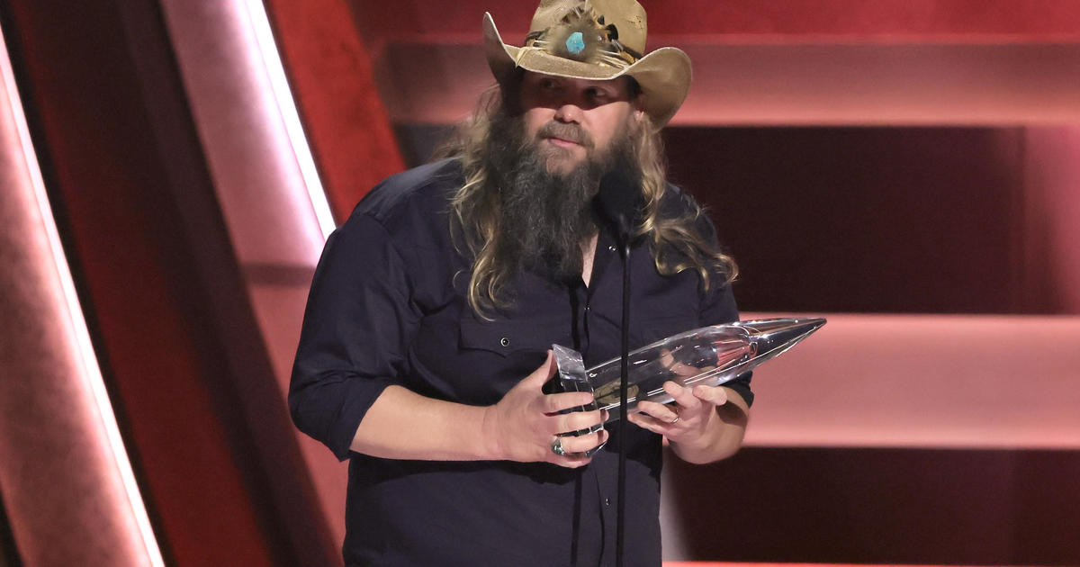 chris-stapleton-wins-4-cmas-but-morgan-wallen-named-entertainer-of-the-year